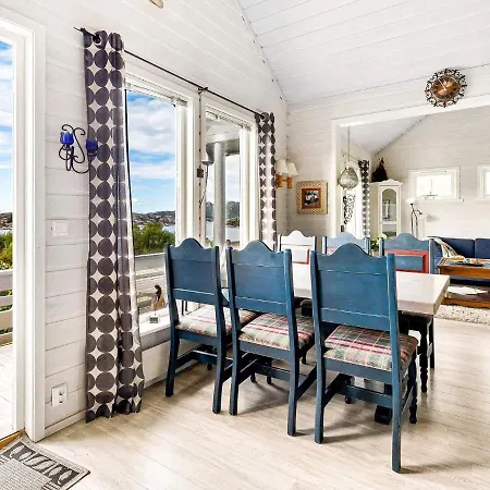 6 Person In Anneland-by Traum *