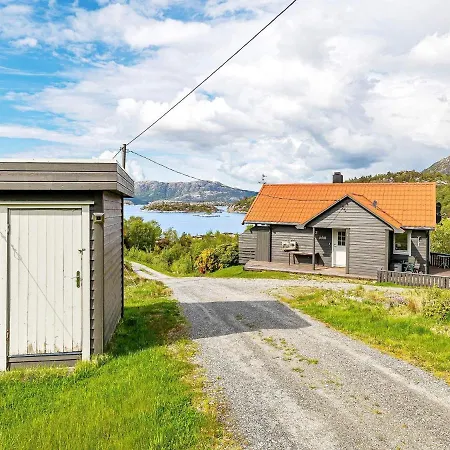 6 Person In Anneland-by Traum